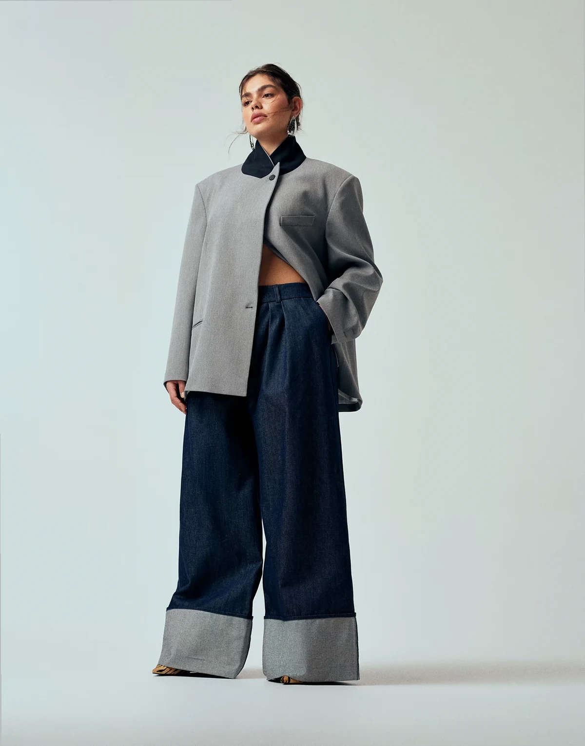 Curve – Elegante Jeans in Indigoblau mit weitem Bein und Umschlag