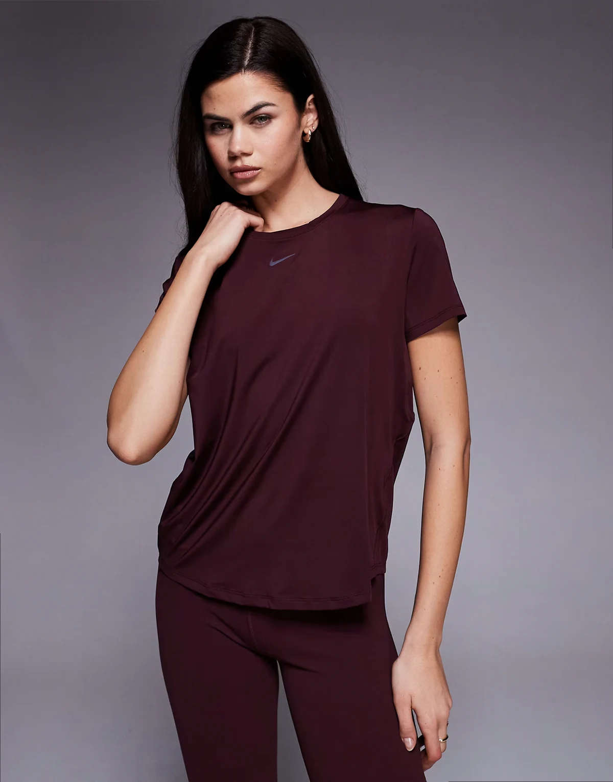 Nike One Training classic t-shirt in burgundy