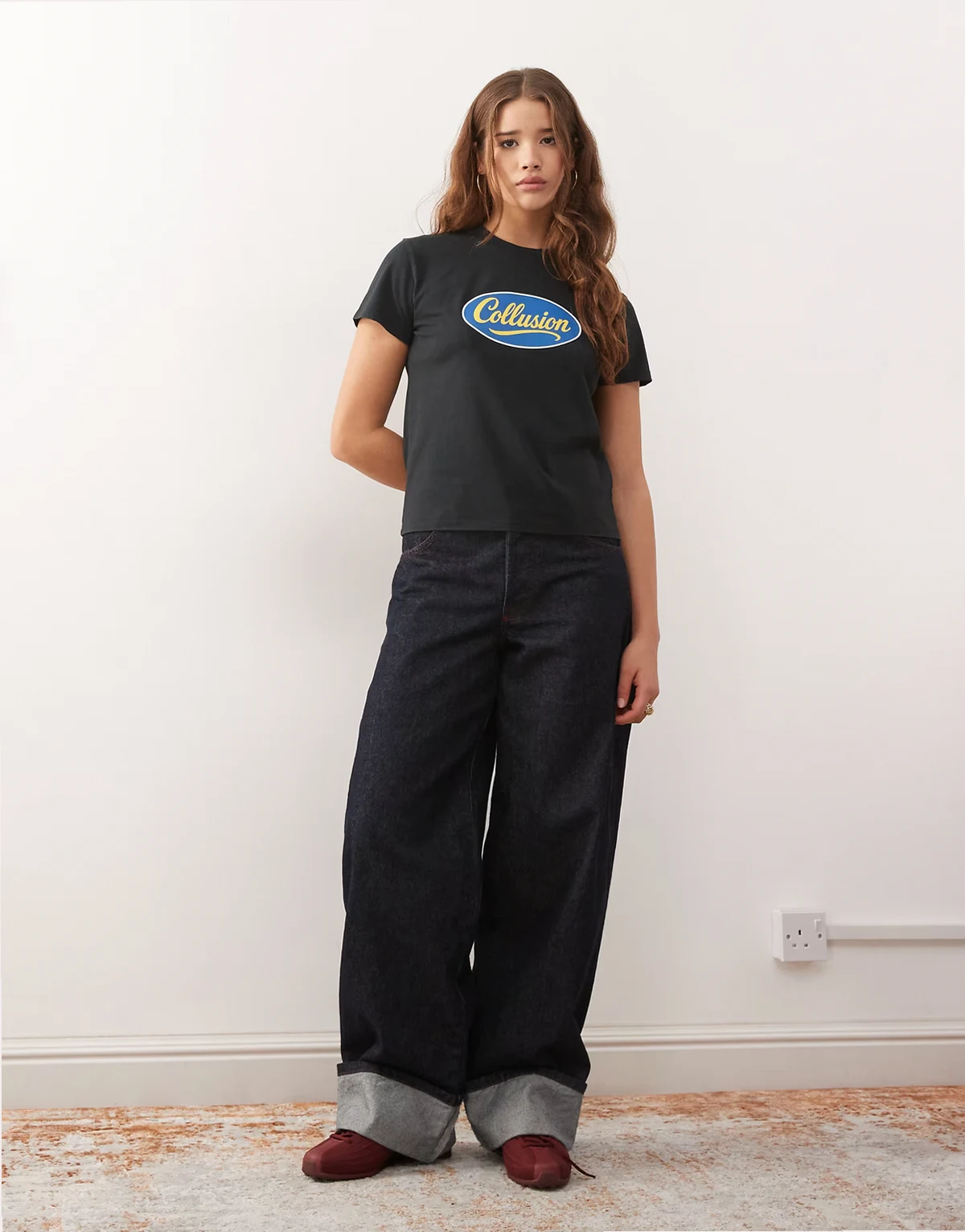 – Anti-Fit-T-Shirt mit Ringer-Design und blauem Logoprint