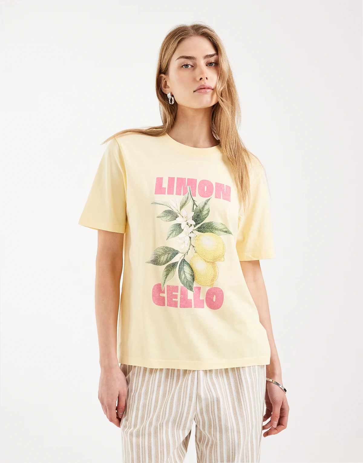 – Kastiges T-Shirt in Blassgelb mit „Limoncello“-Print