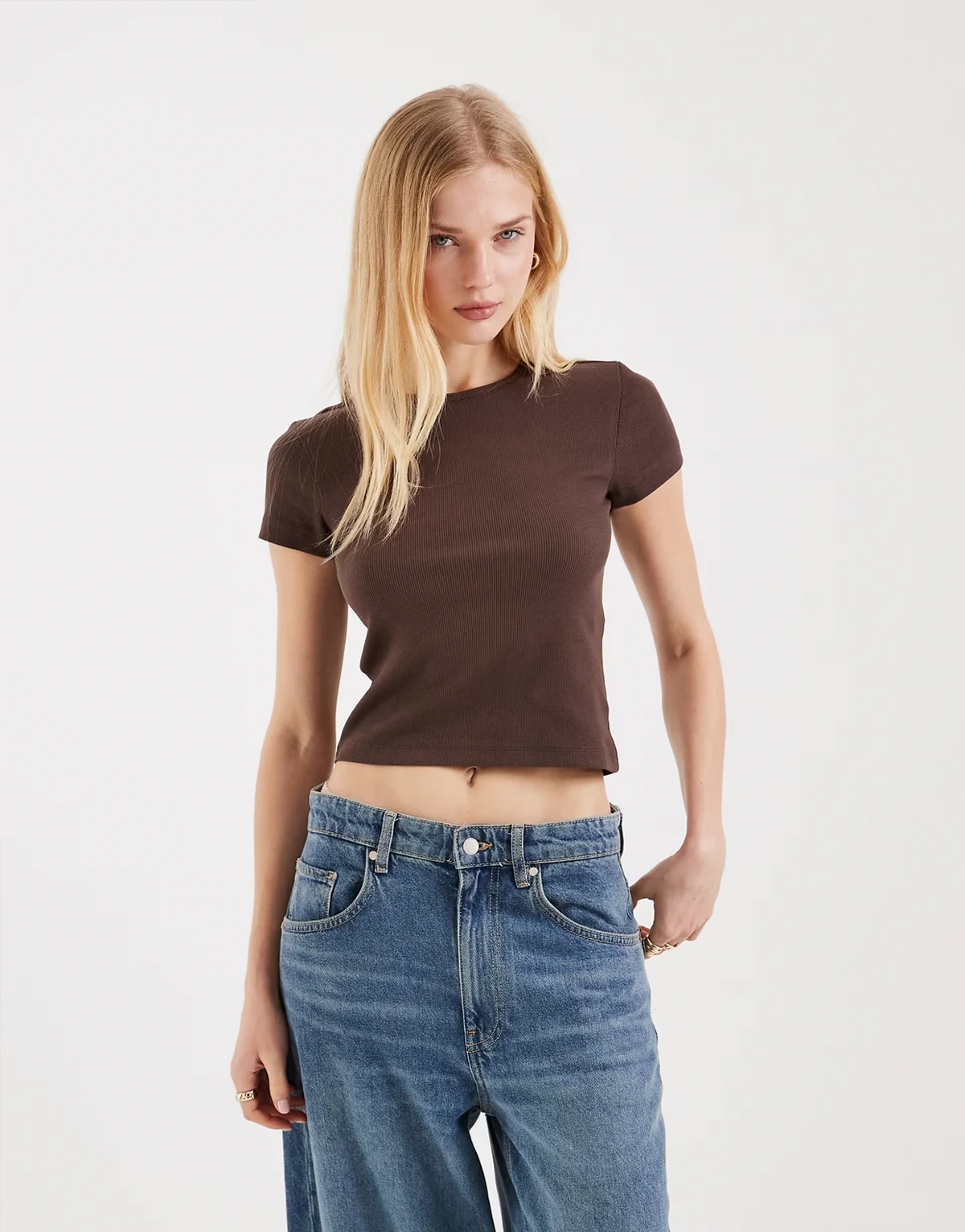 ribbed round neck t-shirt in chocolate