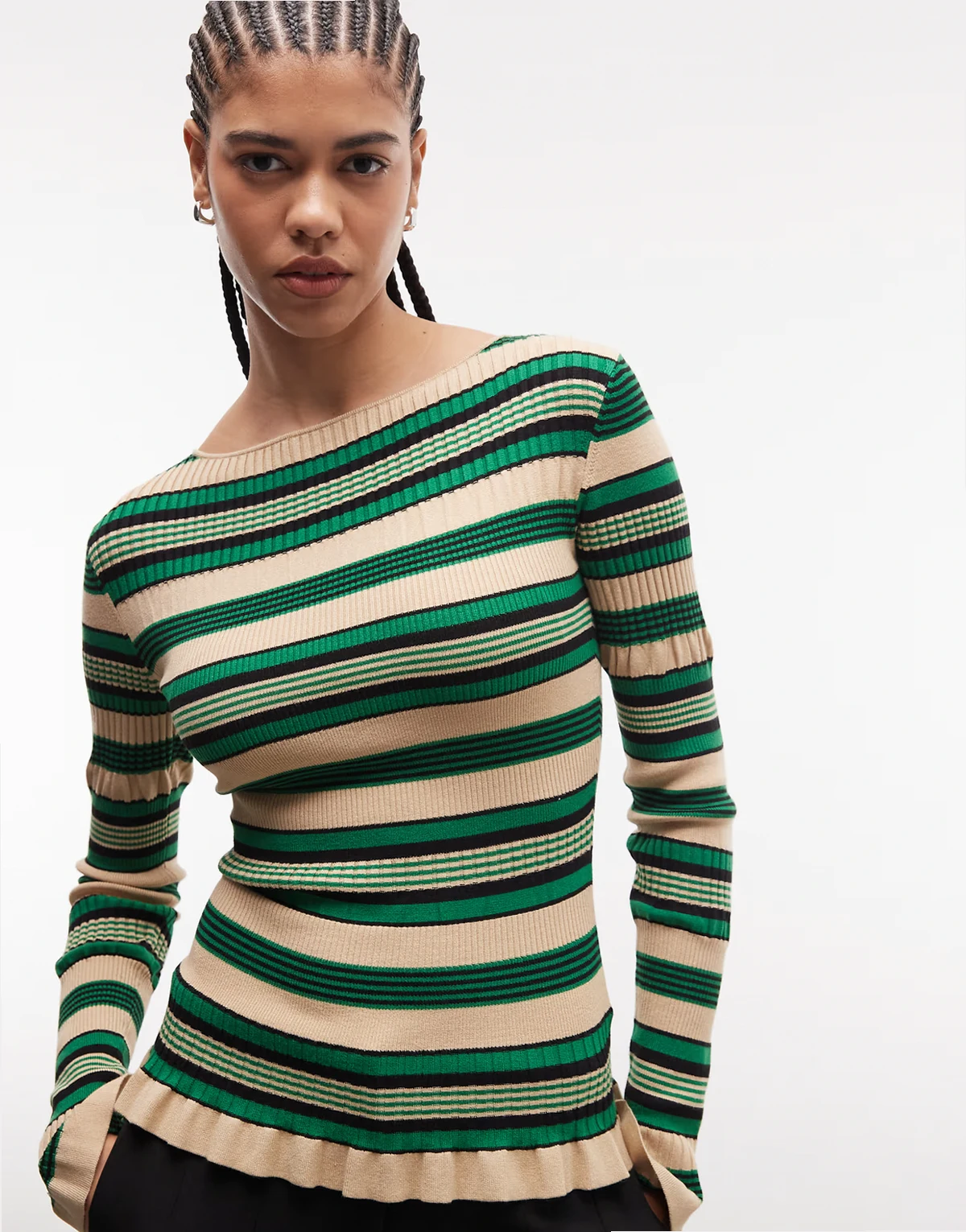 – Langärmliges, leichtes Strickoberteil in Grün gestreift mit Rüschensaum