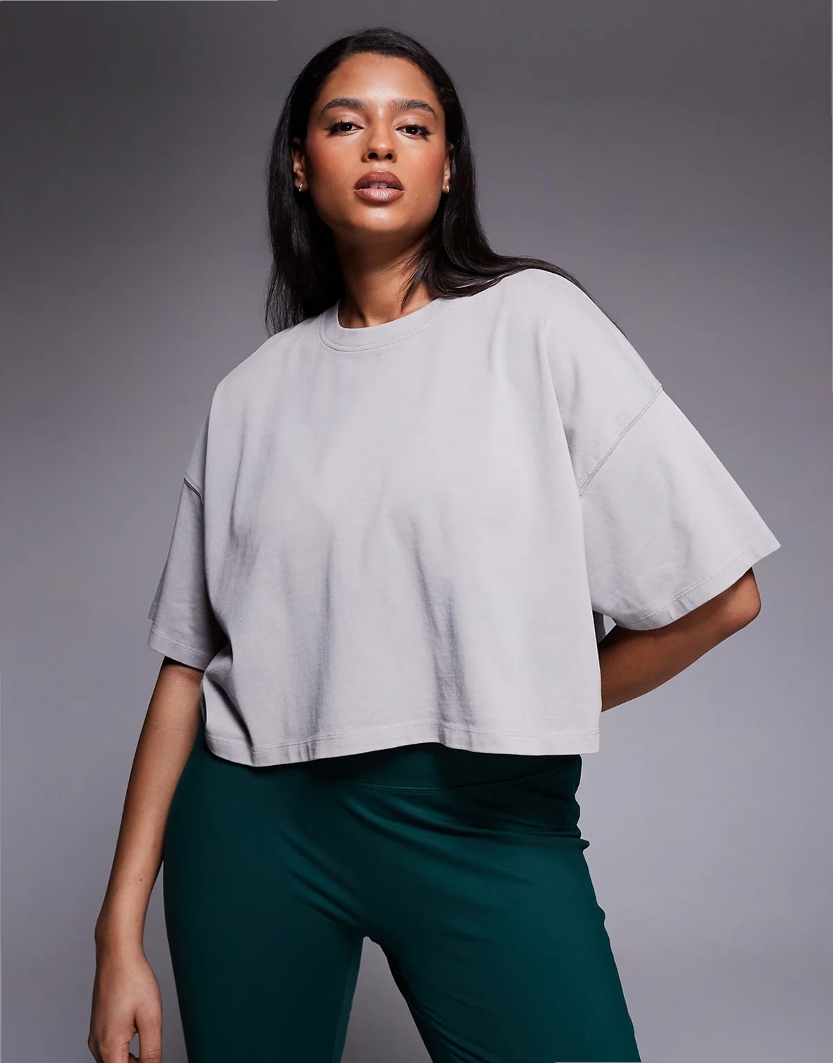 Curve – Icon – Schweres Cropped-T-Shirt aus Baumwolle in verwaschenem Aschgrau mit schnelltrocknendem Finish