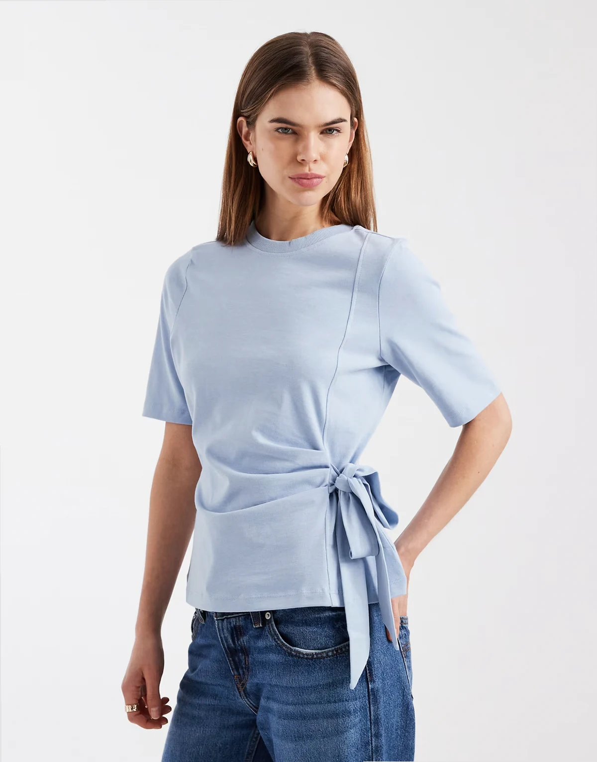 – T-Shirt in Hellblau mit seitlichem Bindedetail