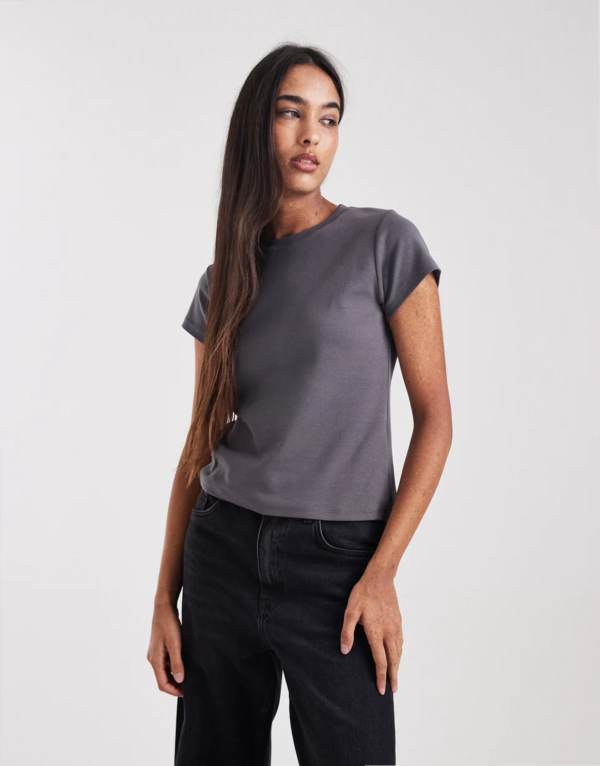 – Knapp geschnittenes T-Shirt im 90er-Jahre-Stil in Burnt Ember