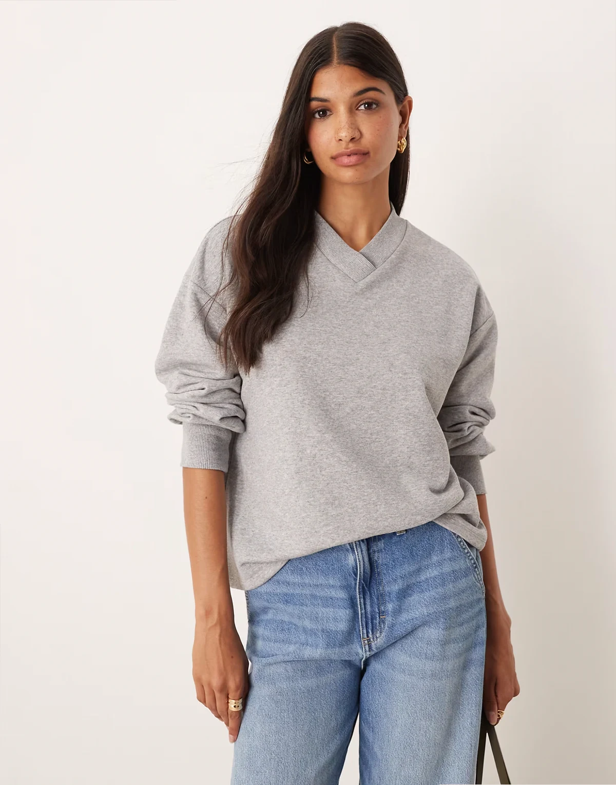 high v neck detail sweatshirt in gray heather