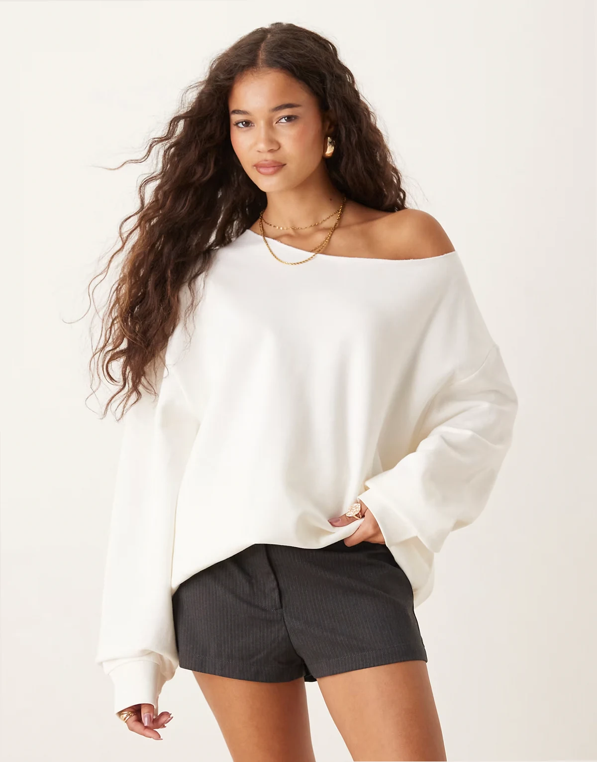 – Schulterfreies Oversize-Sweatshirt in Weiß
