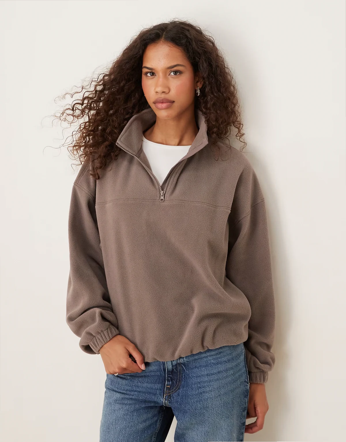 – Fleece-Sweatshirt in Taupe mit kurzem Reißverschluss