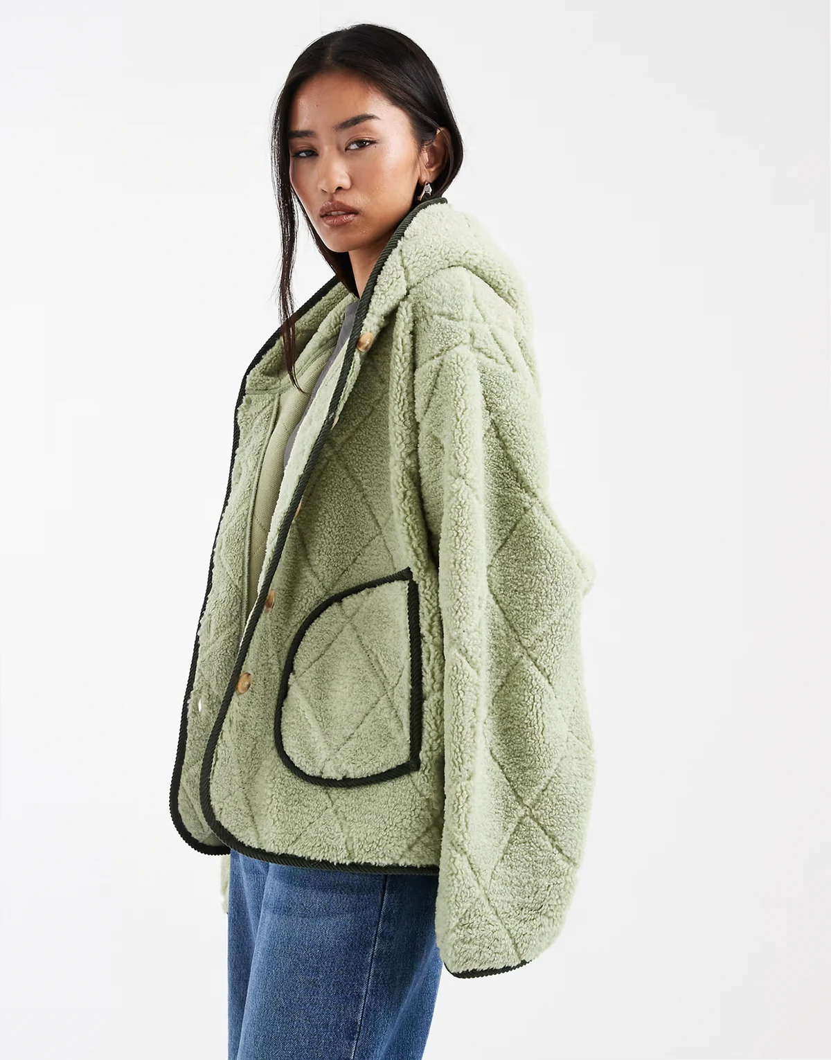 – Gesteppte Jacke aus Teddyfleece in Grün mit dunkelgrüner Einfassung, Knopfleiste und Kapuze