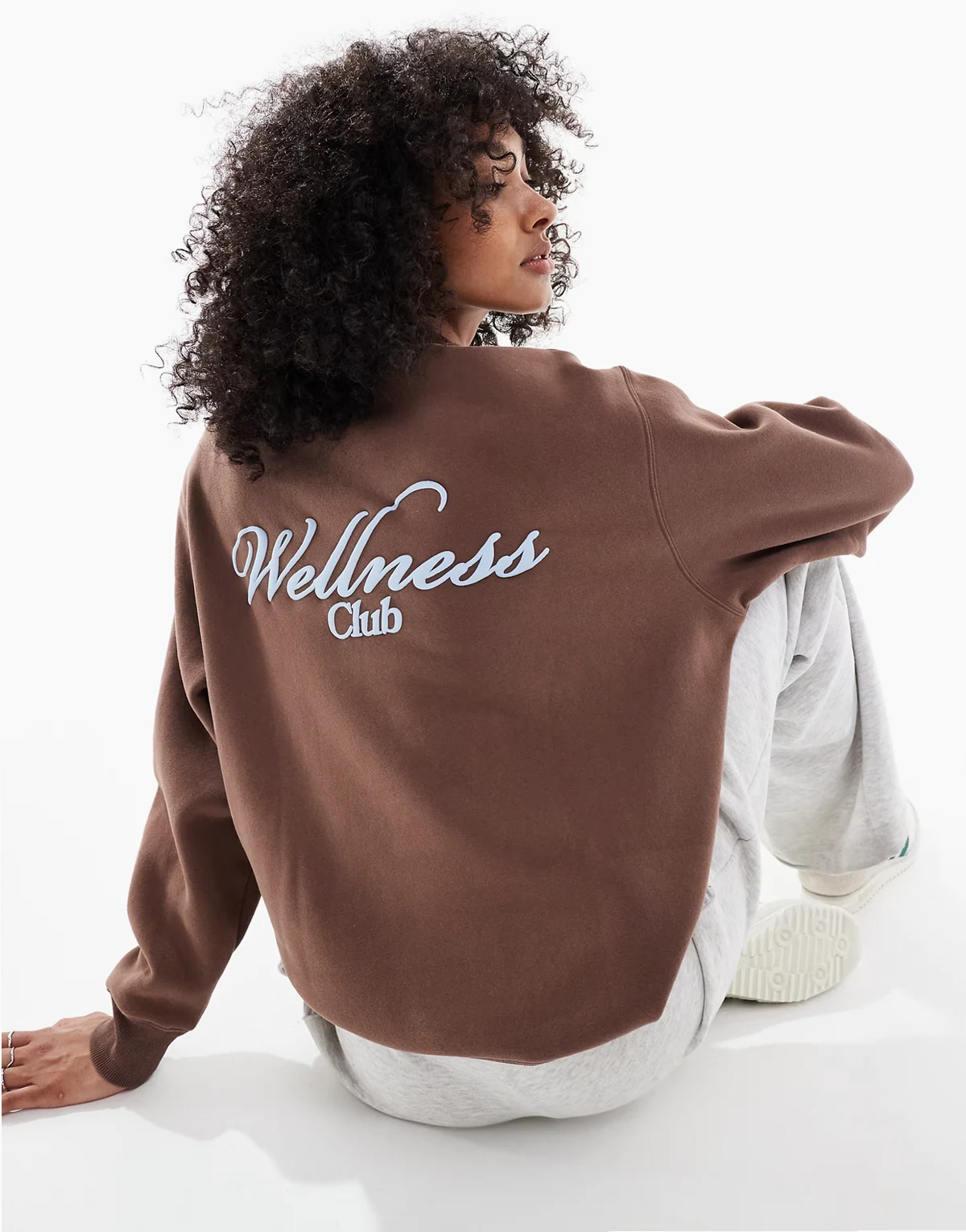 – Weiches Sweatshirt in Taupe mit Motiv und Rundhalsausschnitt