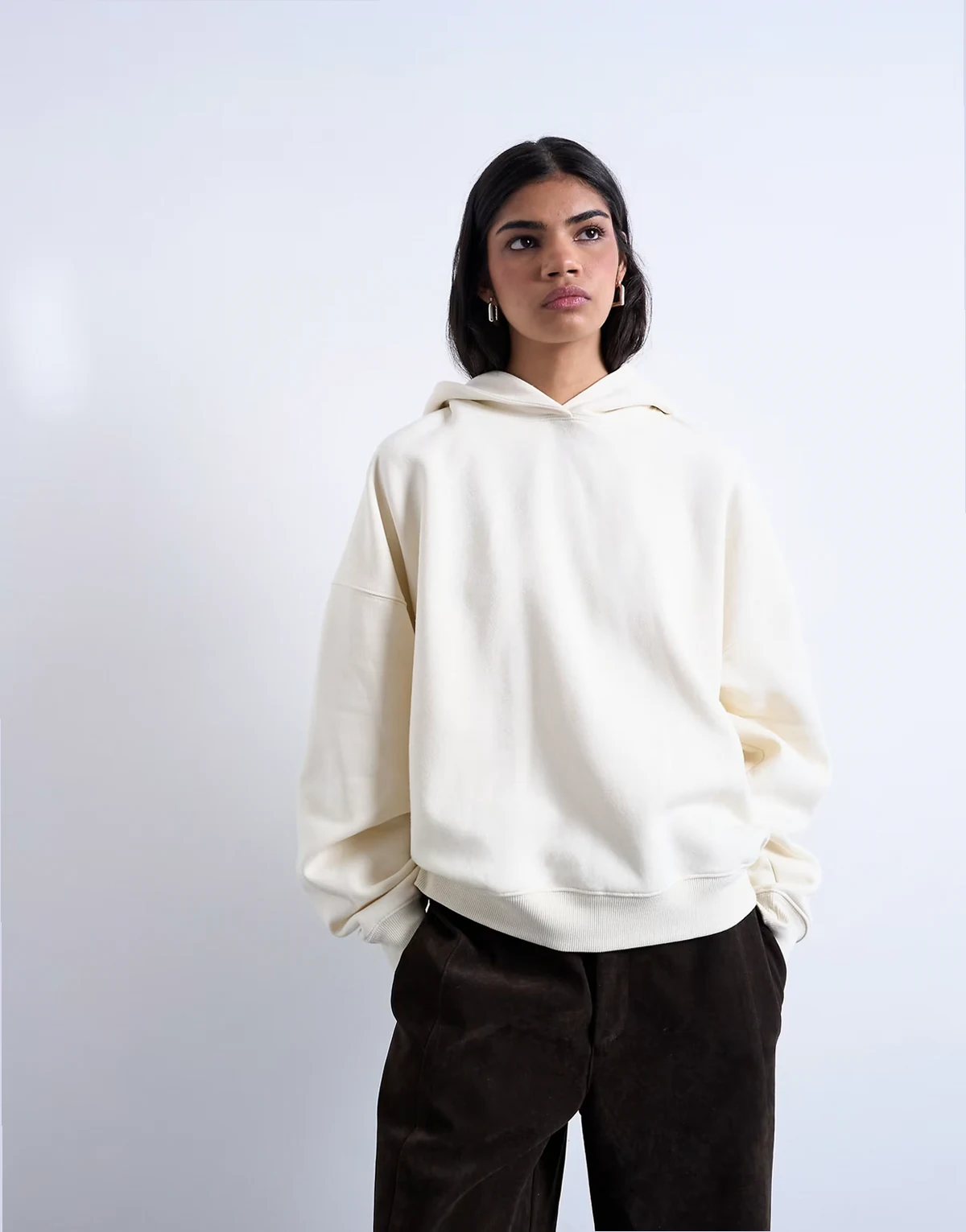 – Bluza z kapturem w kolorze ecru