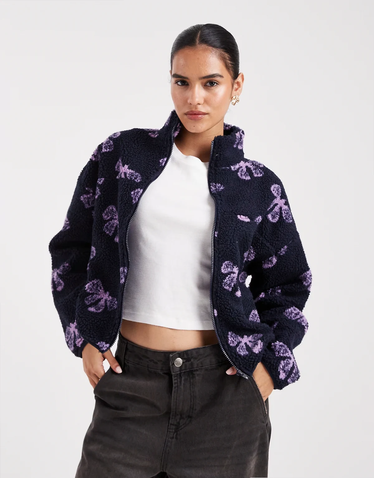 – Fleecejacke in Marineblau und Lila mit Schleifenmuster und Reißverschluss