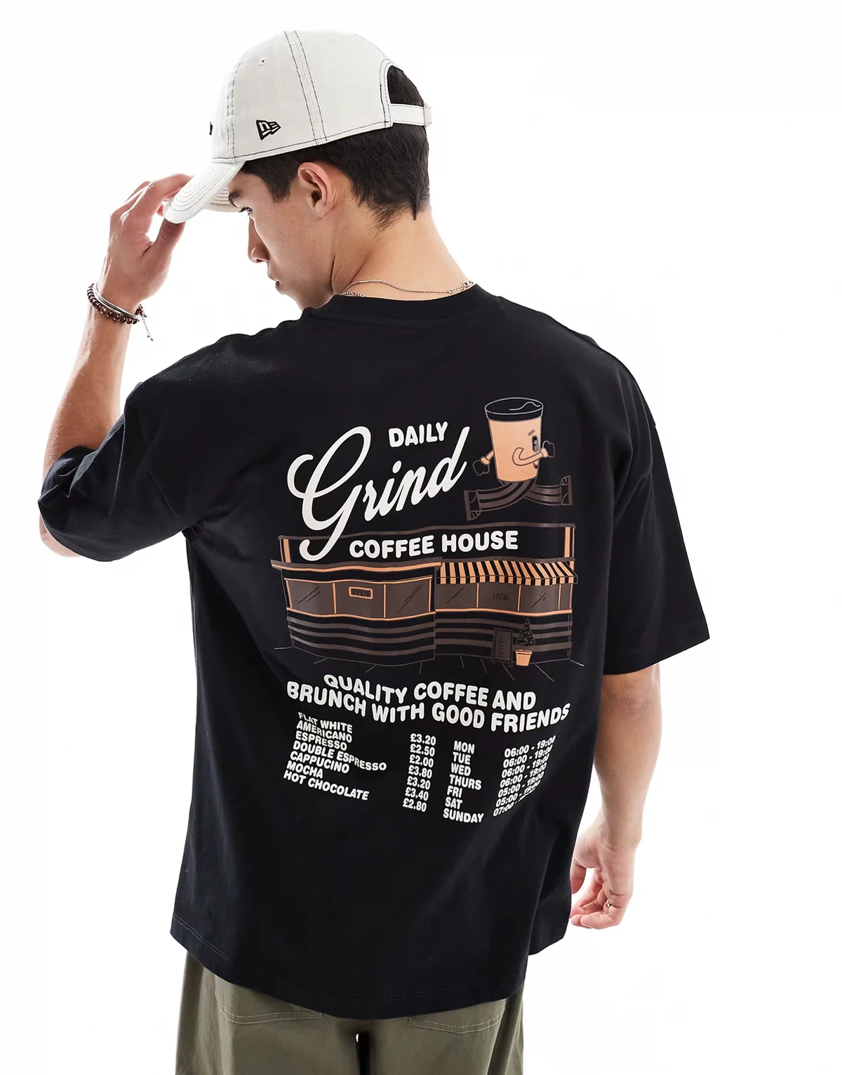 – Czarny T-shirt oversize z kreskówkową grafiką