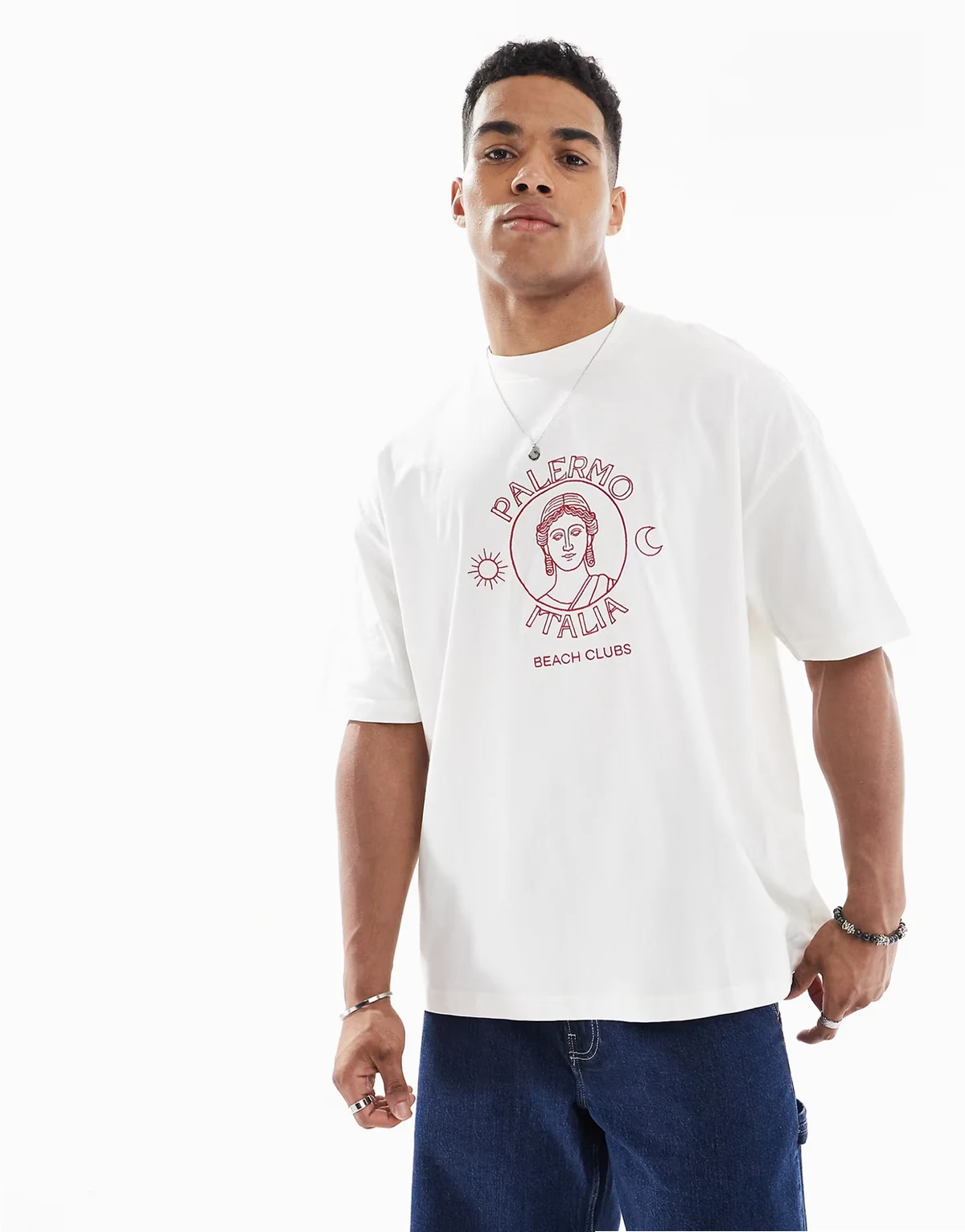 – T-shirt oversize w kolorze złamanej bieli z letnią grafiką