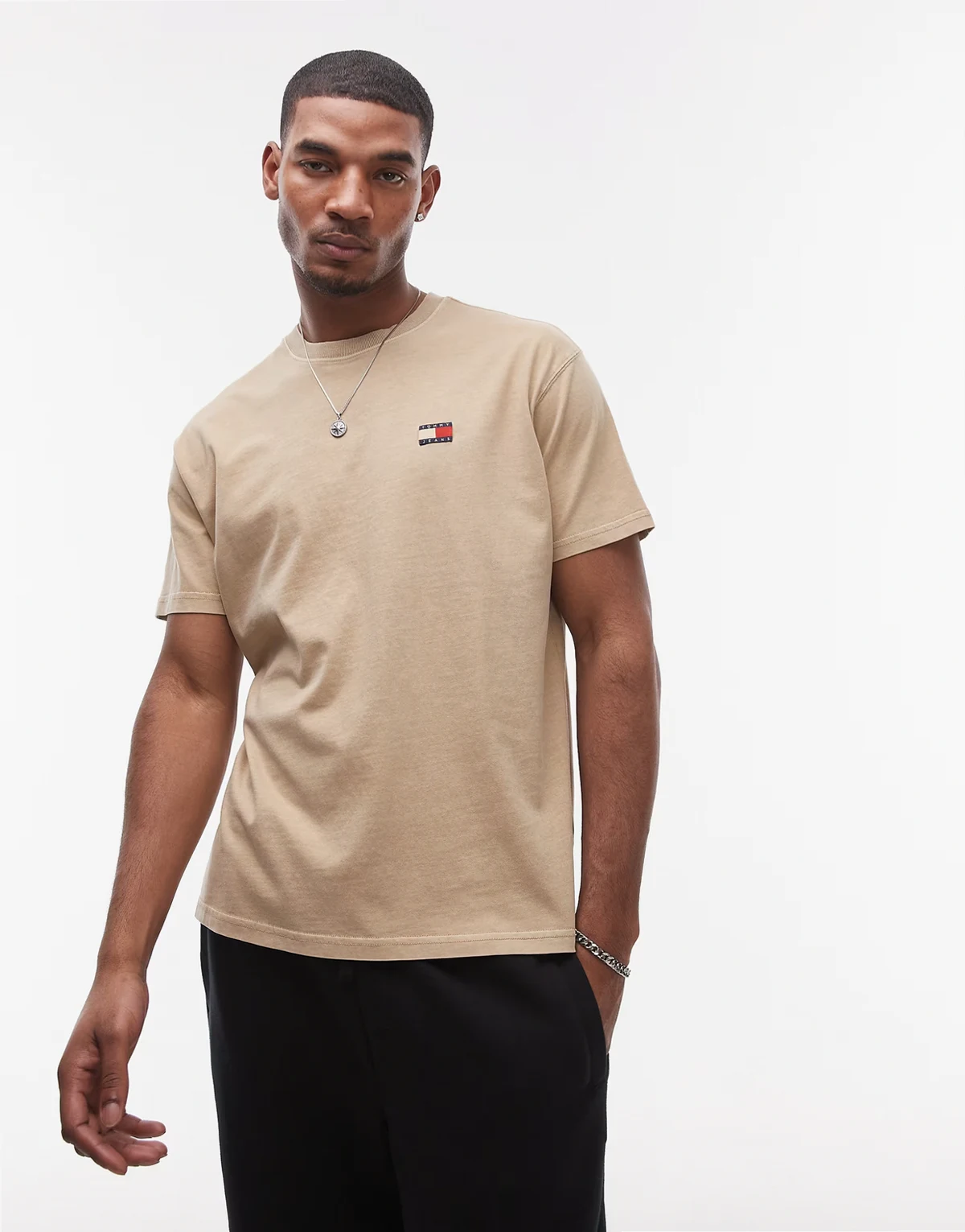 relaxed badge logo t-shirt in tan