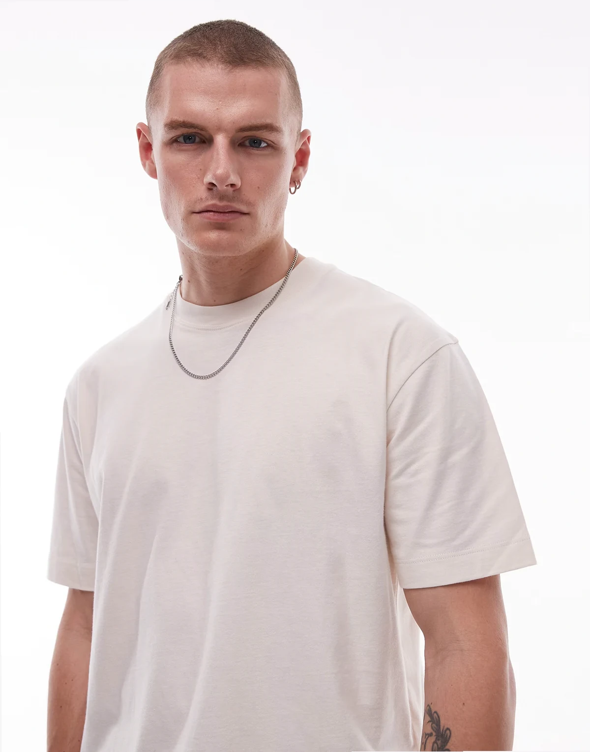 – Krótki T-shirt w kolorze ecru