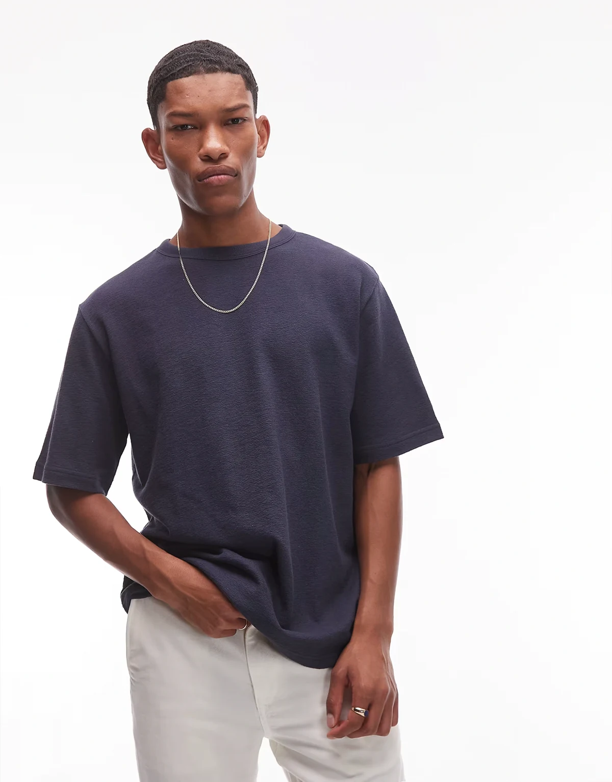 – Granatowy miękki w dotyku T-shirt oversize z dżerseju boucle