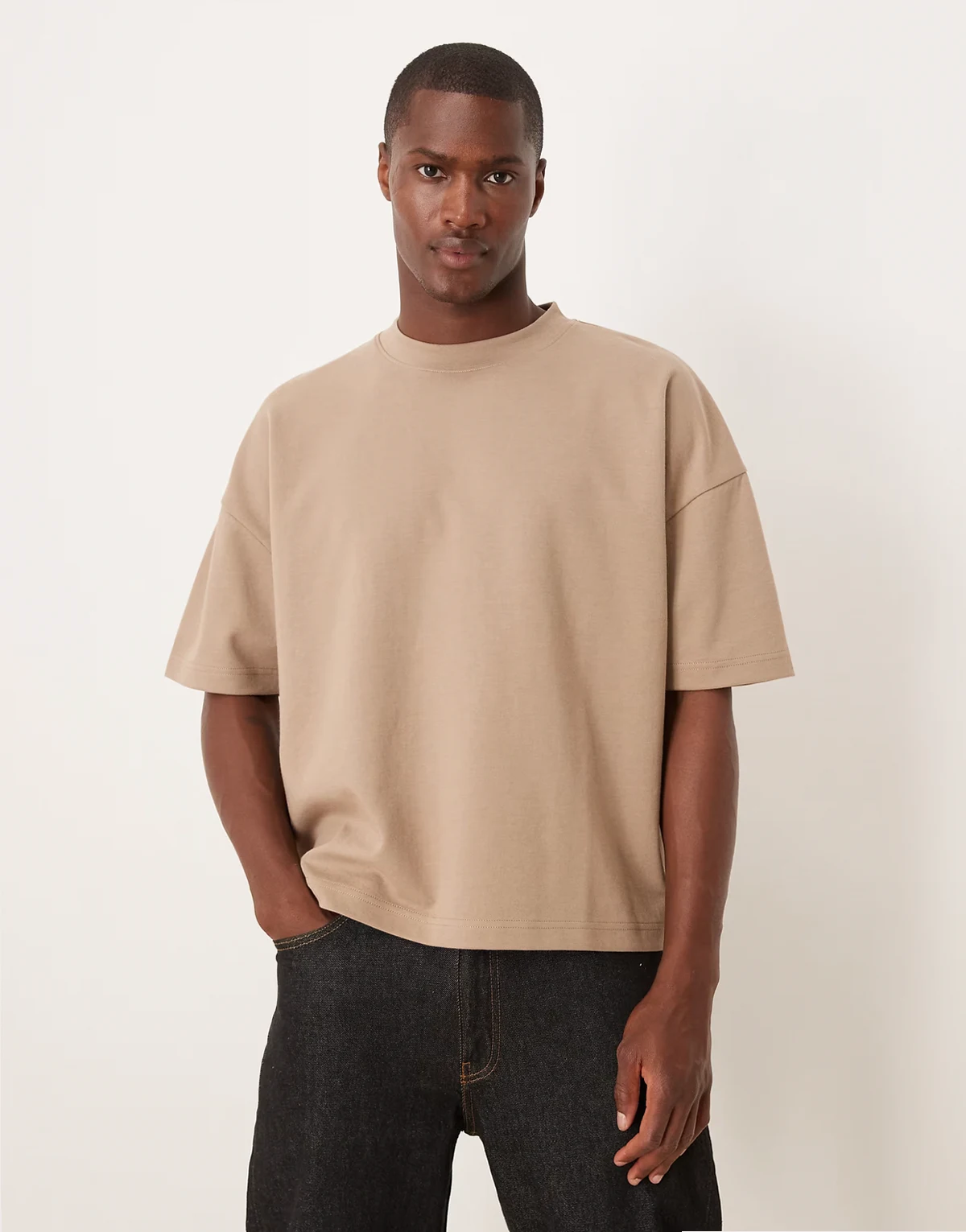 – BreatheMAX™ – Gruby szarobeżowy T-shirt oversize z mieszanki bawełny o pudełkowym kroju z obniżoną linią ramion