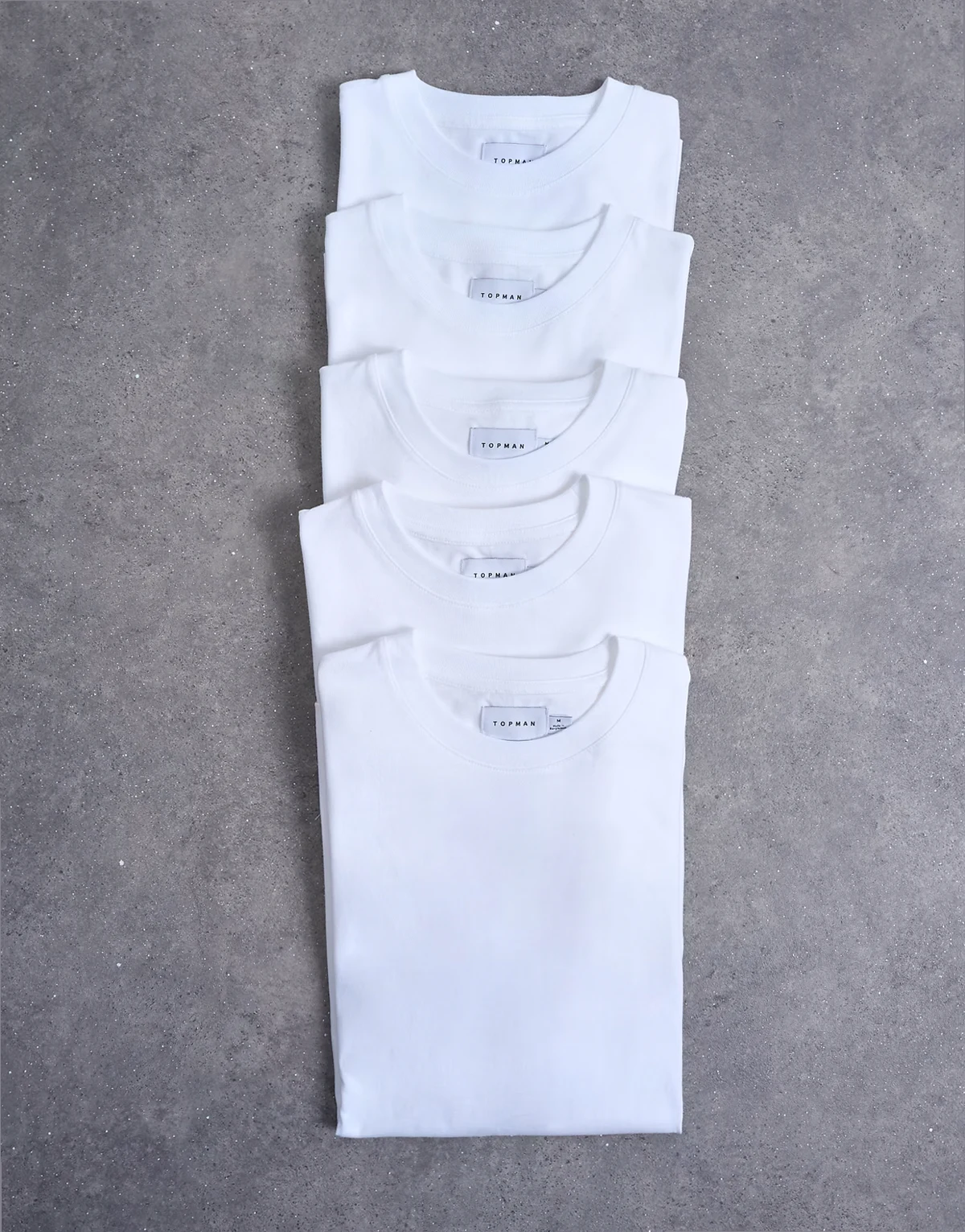 – Zestaw 5 klasycznych, białych T-shirtów