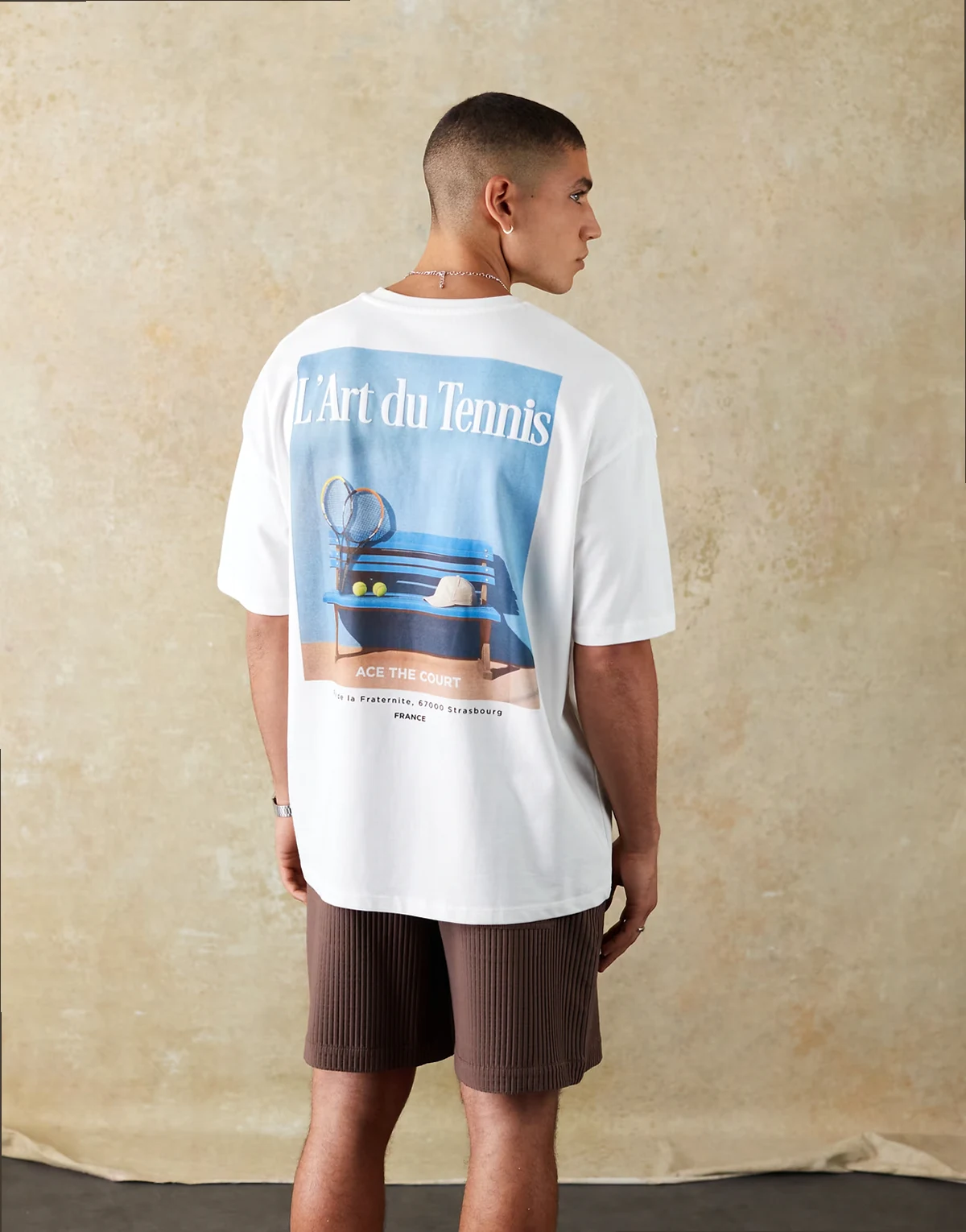 – Biały gruby T-shirt oversize z letnią grafiką