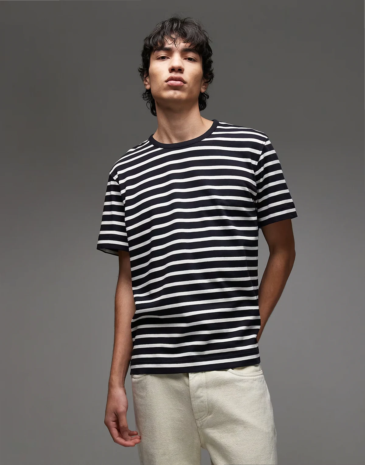 – Gruby T-shirt oversize w niebiesko-białe paski