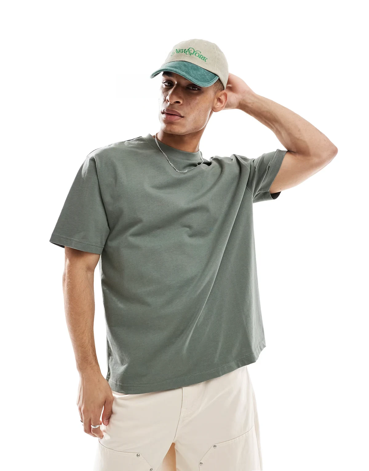 – Gruby luźny T-shirt w kolorze khaki