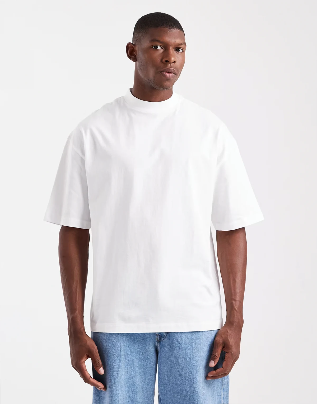 – Essentials – Biały T-shirt oversize z zabudowanym dekoltem