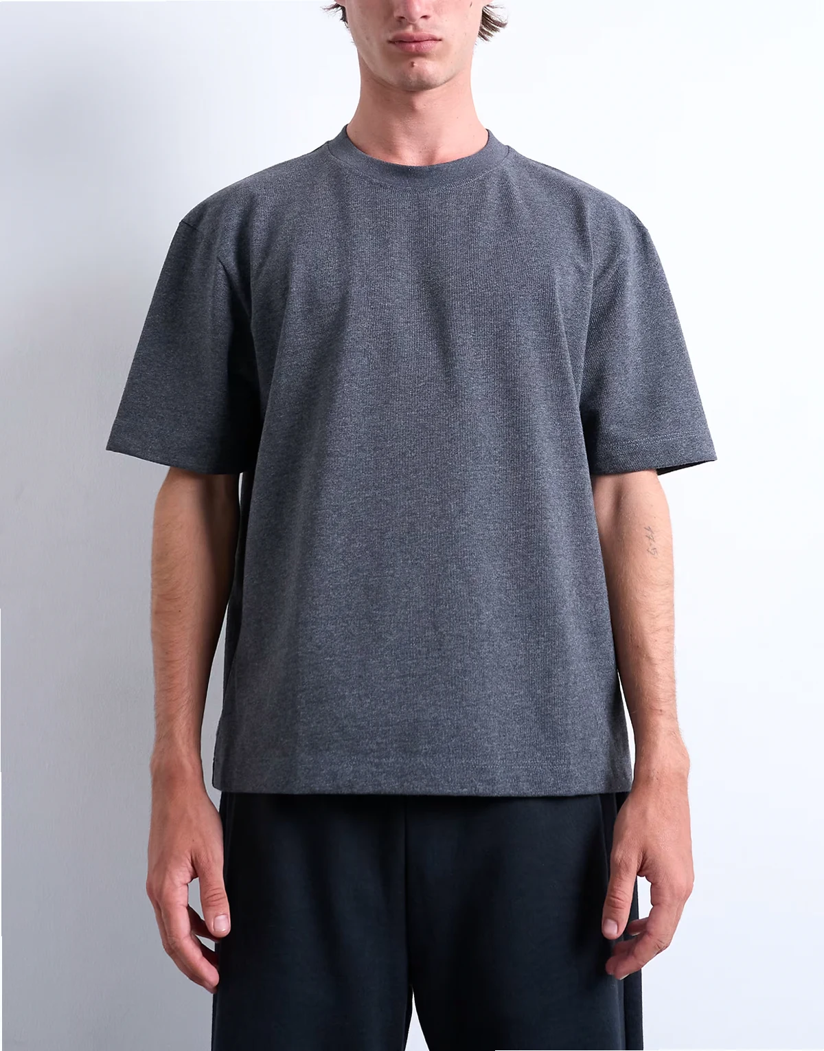 – Grafitowy melanżowy T-shirt premium o krótkim fasonie