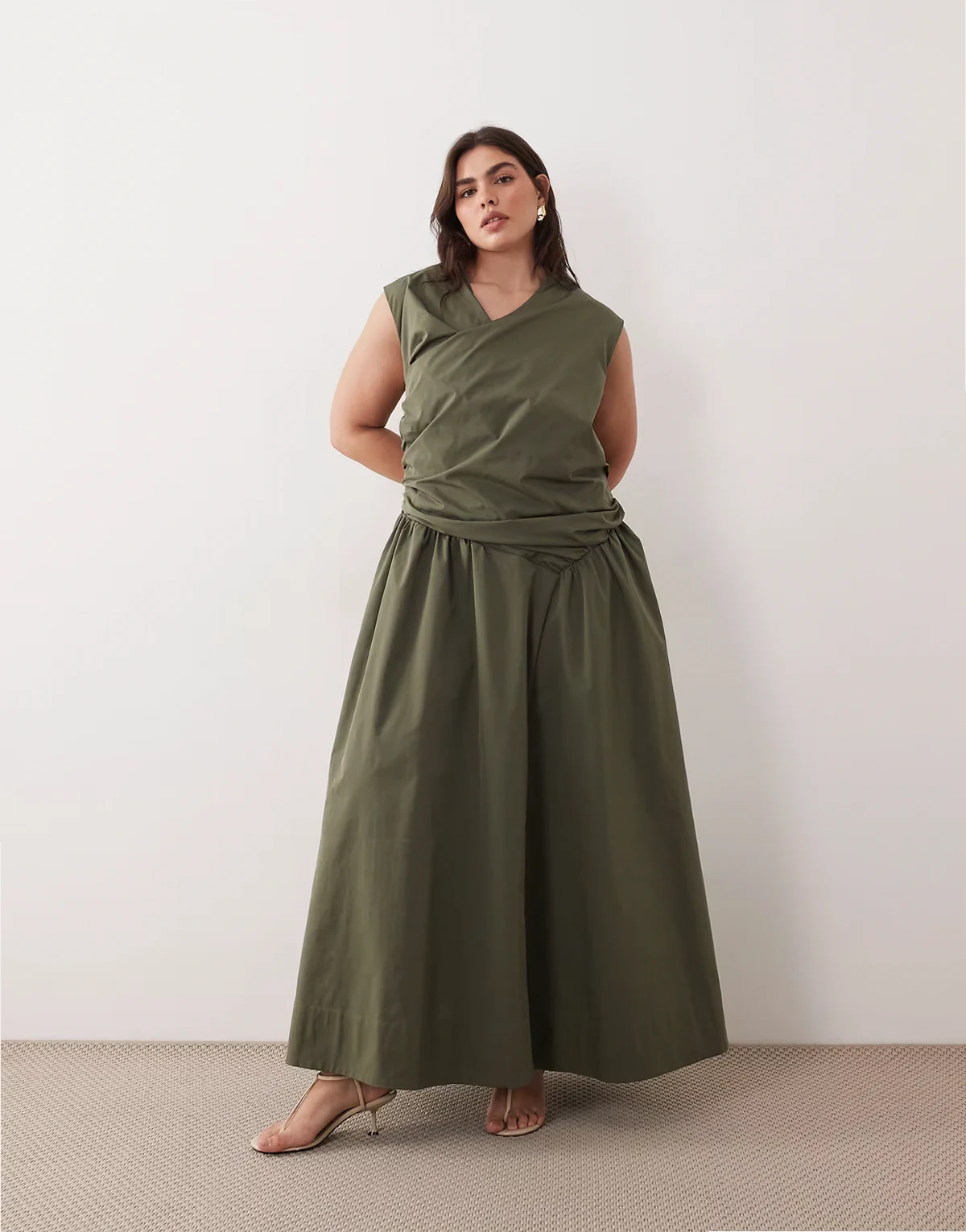 Curve – Maxi-Wickelkleid in dunklem Khaki mit tiefer Taille