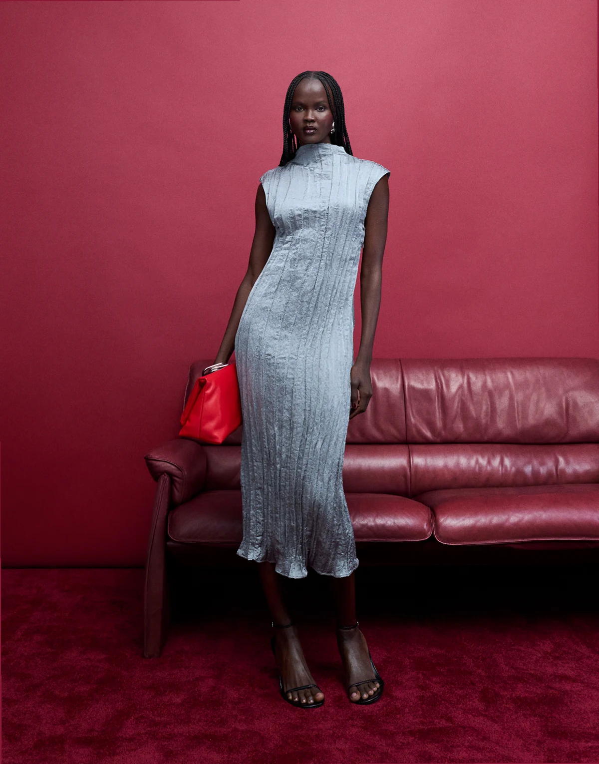 – Midikleid in Knitteroptik in Grau mit Seitenschlitz