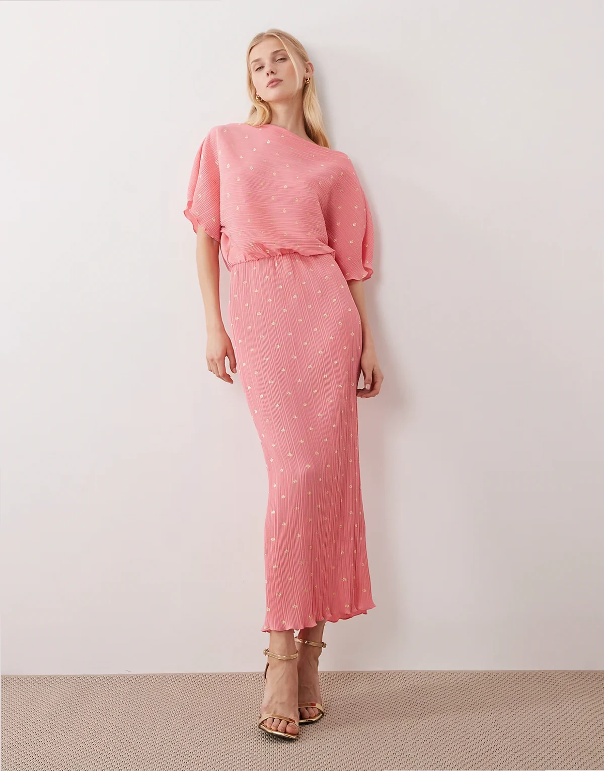 Tilly off shoulder plisse midaxi dress in metallic pink spot