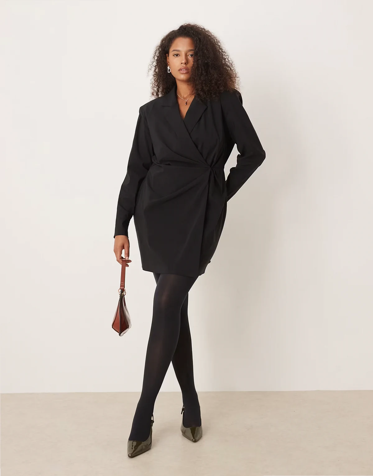 ASOS DESIGN Curve – Czarna marynarkowa sukienka mini z podkreśloną talią