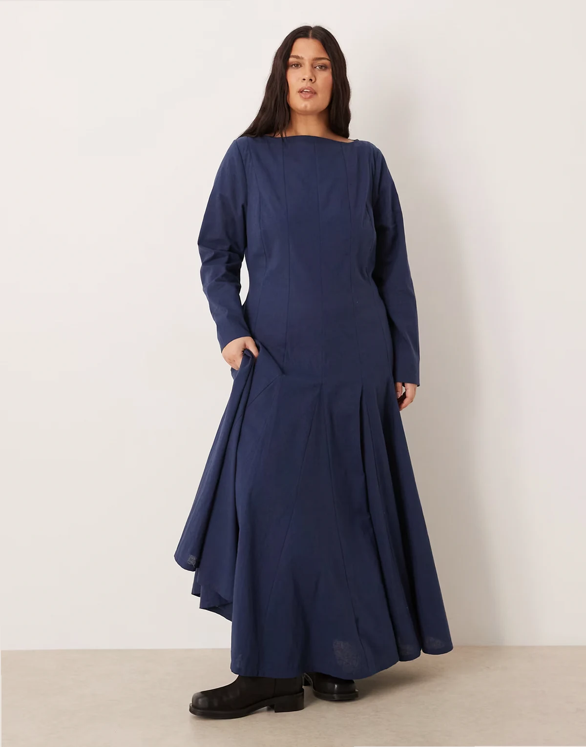 ASOS DESIGN Curve – Granatowa sukienka maxi z prostym dekoltem i pełną spódnicą