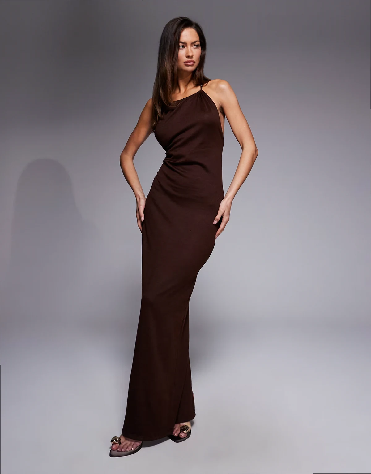 – Gestricktes Maxi-Strandkleid in Dunkelbraun