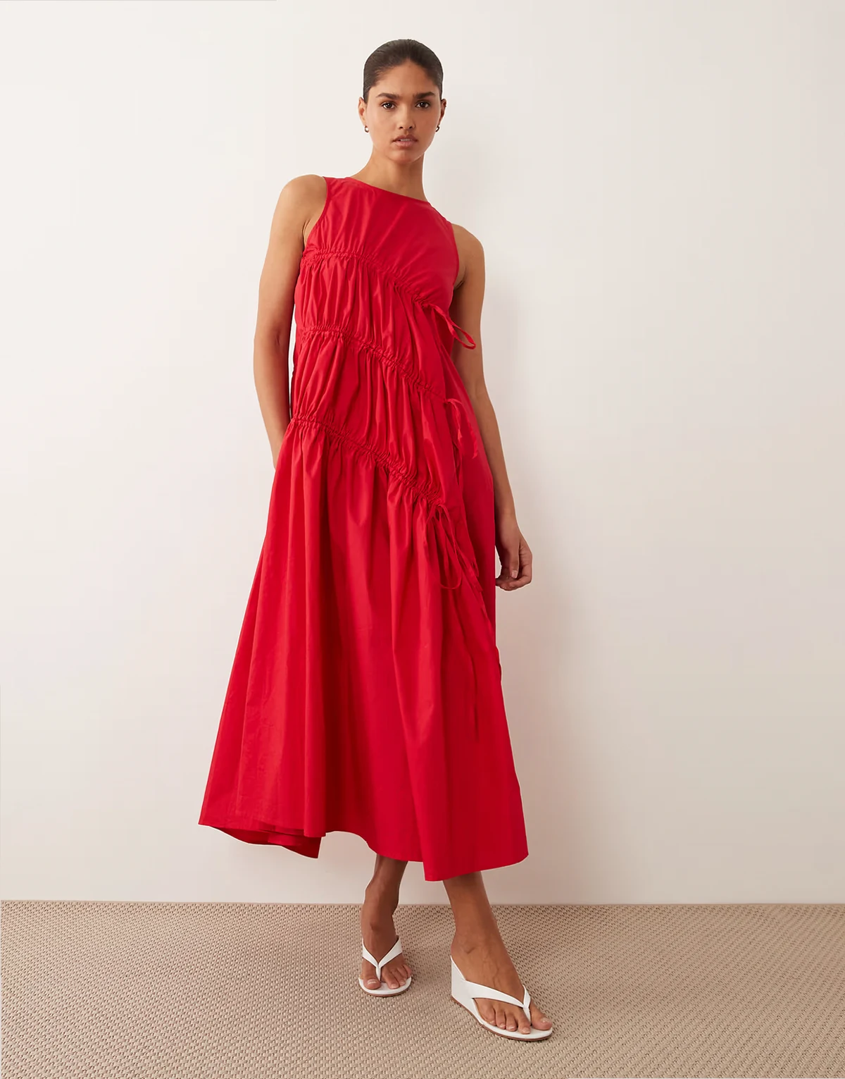 sleeveless ruched midi dress in red