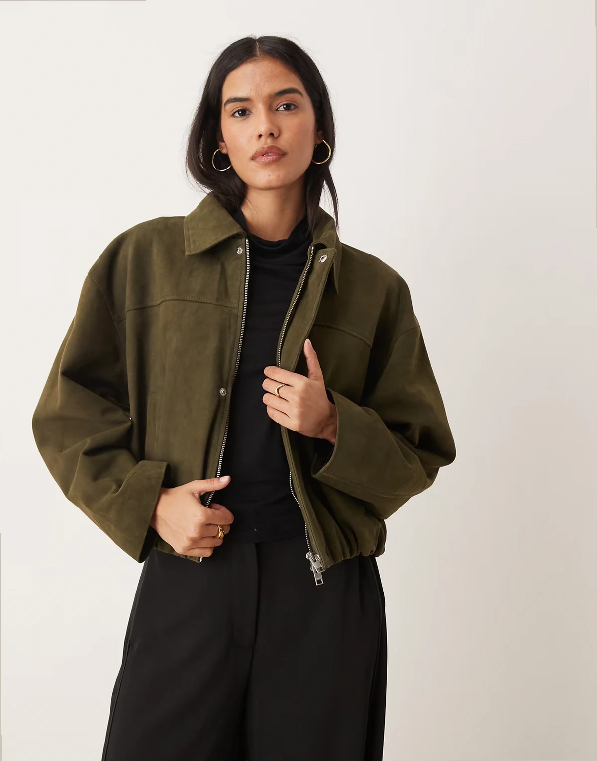 – Oliwkowa kurtka zamszowa