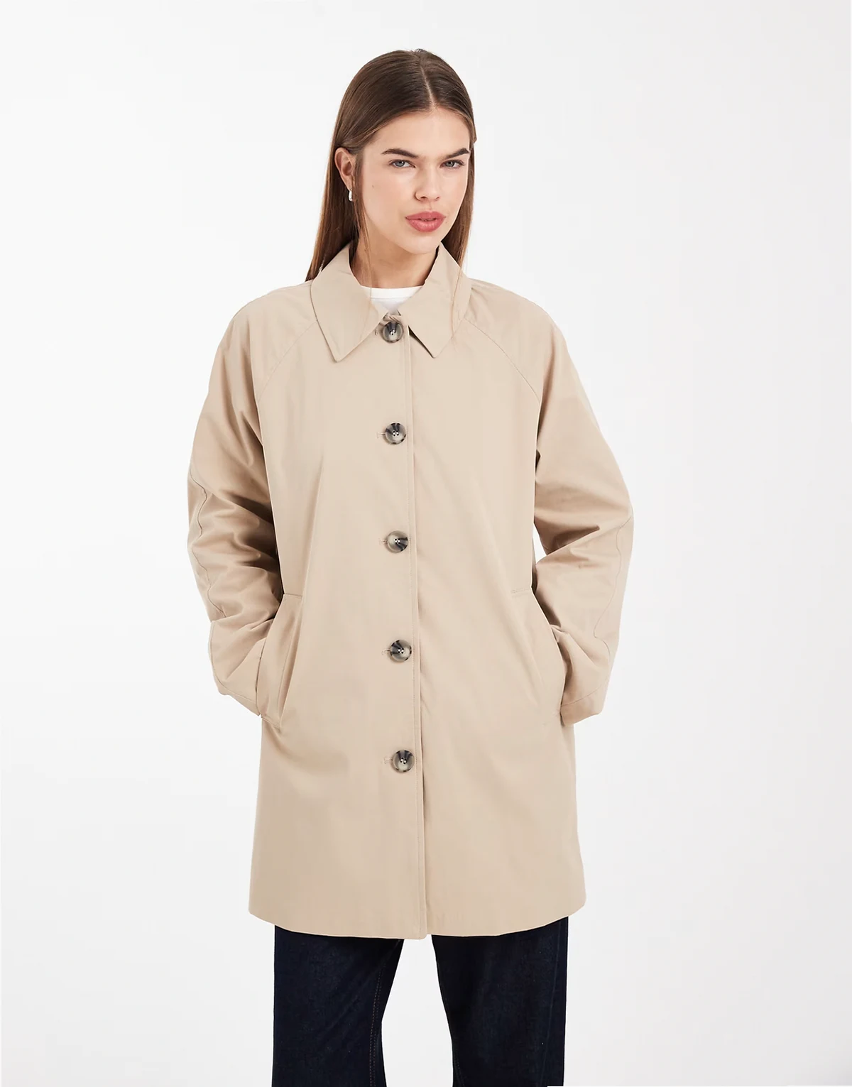 – Schlichte Jacke im Trenchcoat-Stil mit karierten Ärmeln in Beige