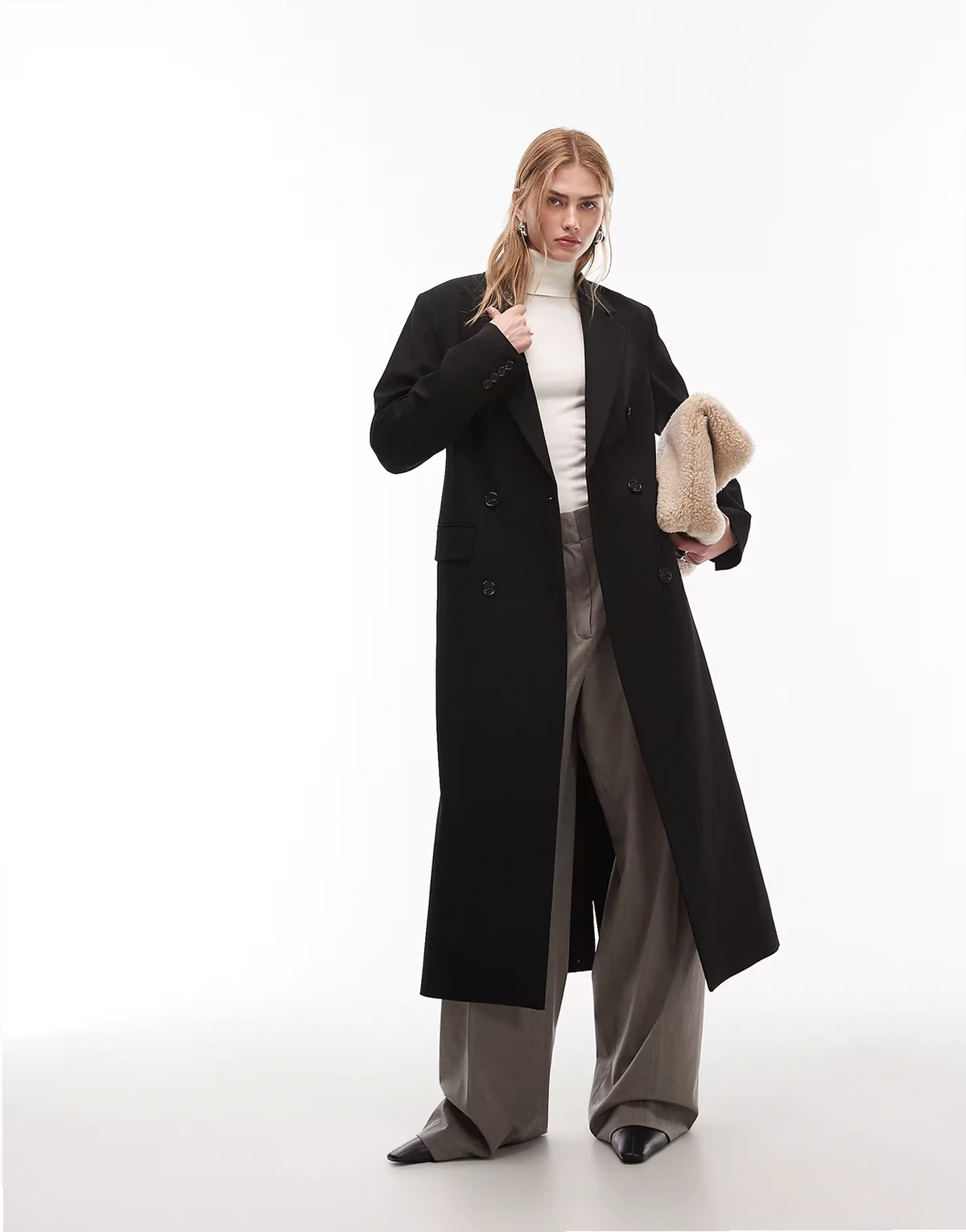 – Zweireihiger, taillierter Maximantel aus Wollmix in Schwarz