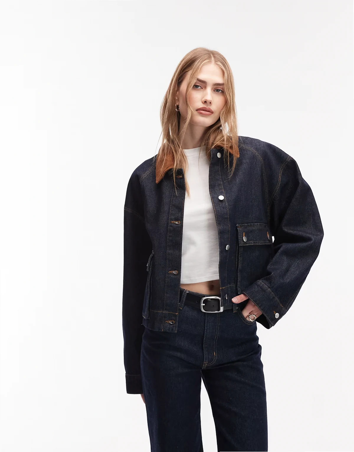 – Barn-Jacke aus Denim in dunkelblauer Waschung mit Taschen