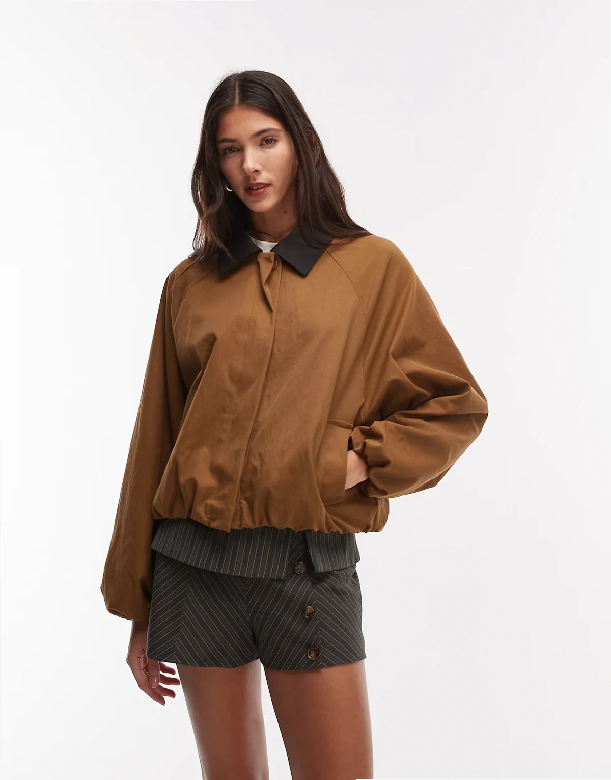 Exclusive – Camelowo-czarna, zapinana na guziki i ściągana na sznurek kurtka z kołnierzykiem