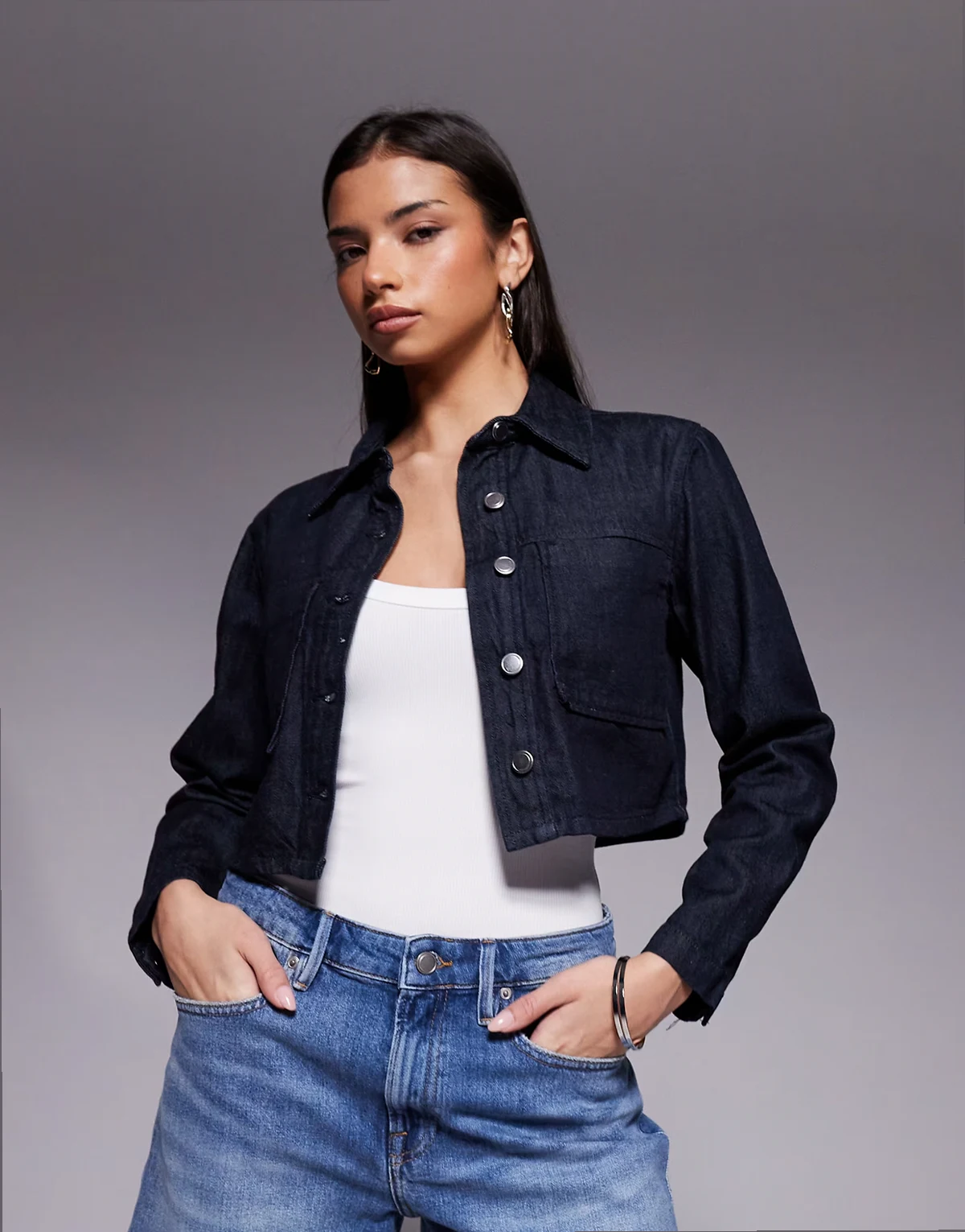 – Cropped-Jeansjacke in dunkelblauer Waschung, Kombiteil
