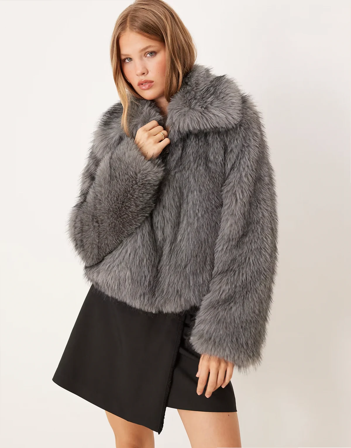 short fur jacket with collar in gray