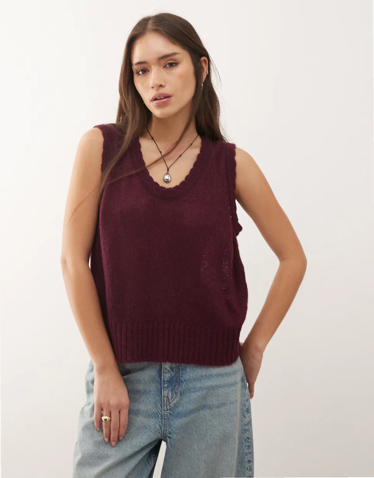 knit scoop neck tank top with scallop edge detailing in fig