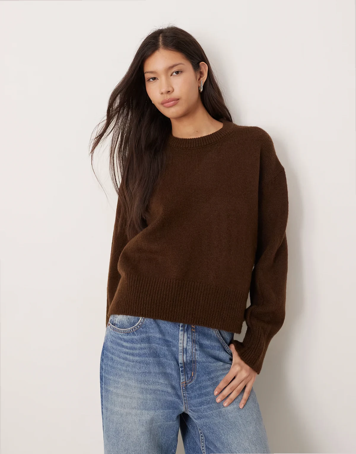 boxy crew neck sweater with side slit detail in chocolate