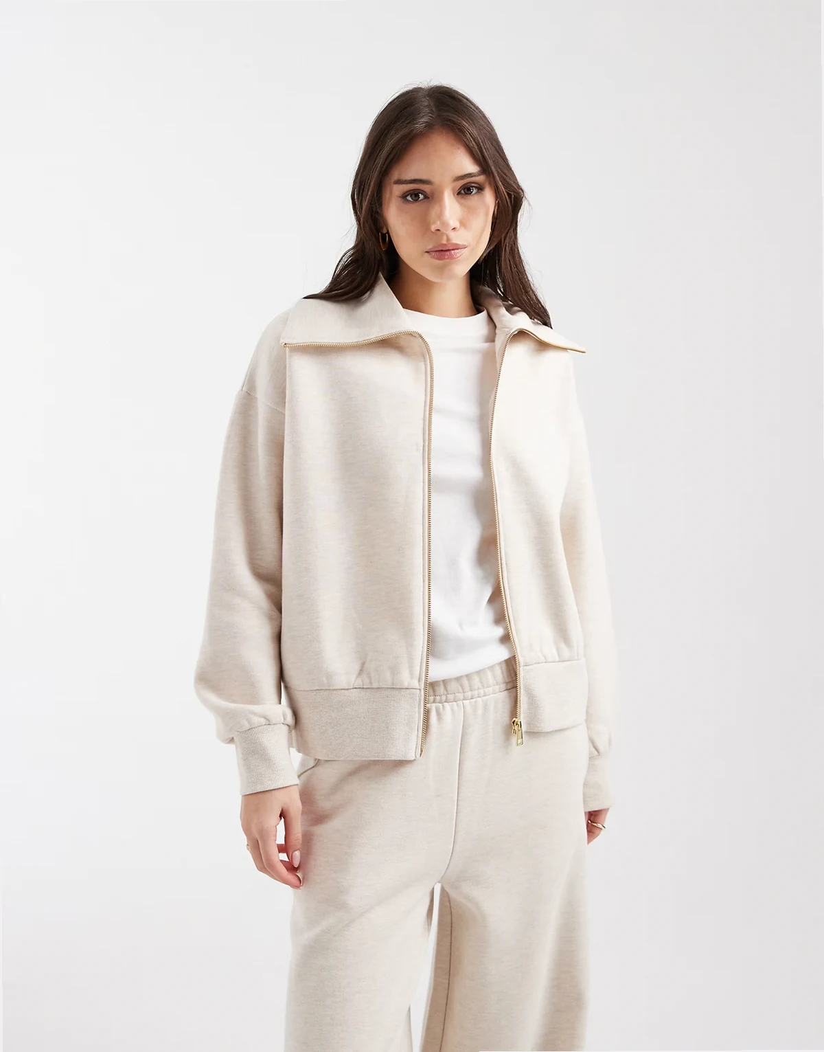 Premium – Zapinana na zamek bluza dresowa w neutralnym kolorze z wysokim kołnierzem, część zestawu