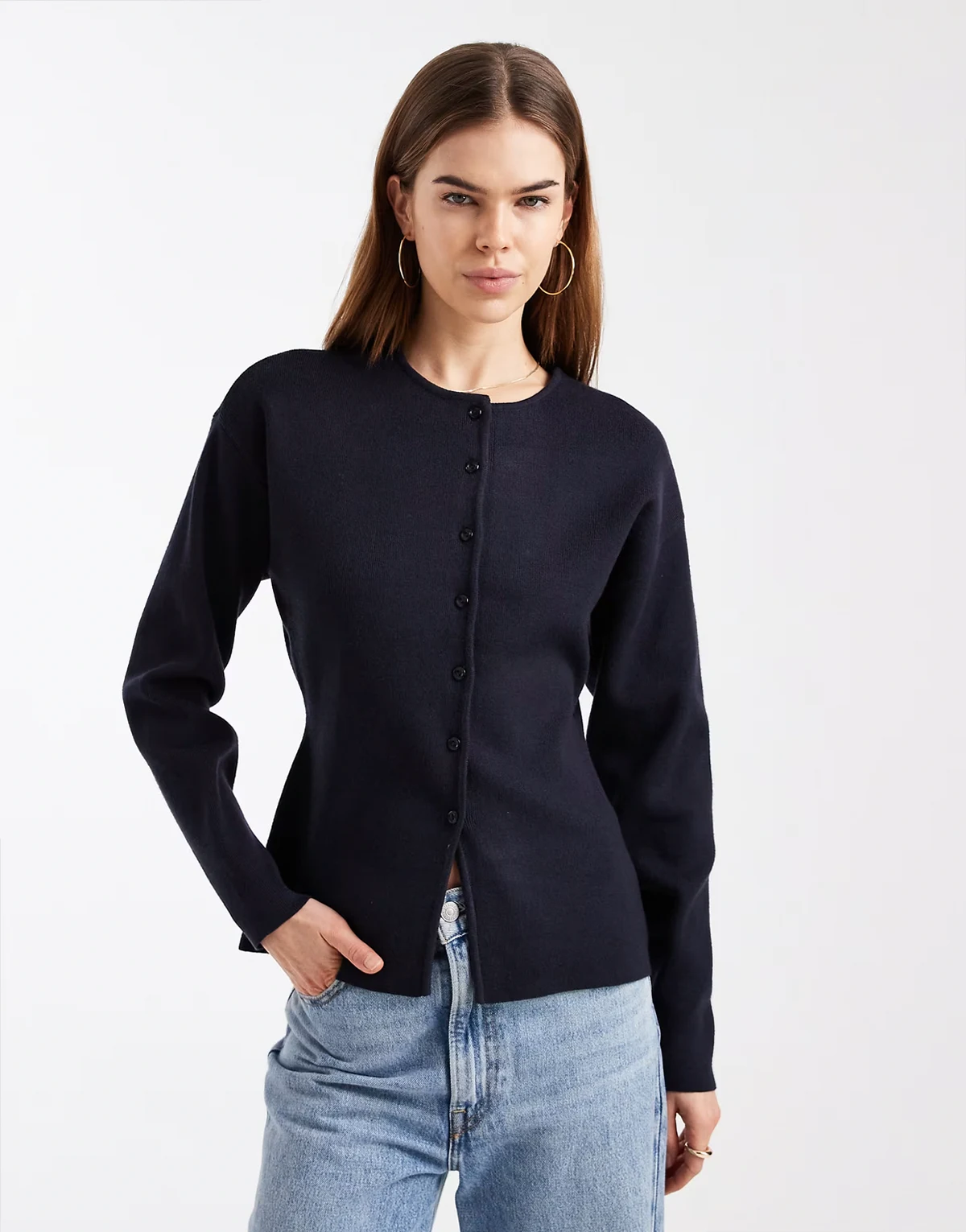 – Strickjacke in Marineblau mit rundem Ausschnitt