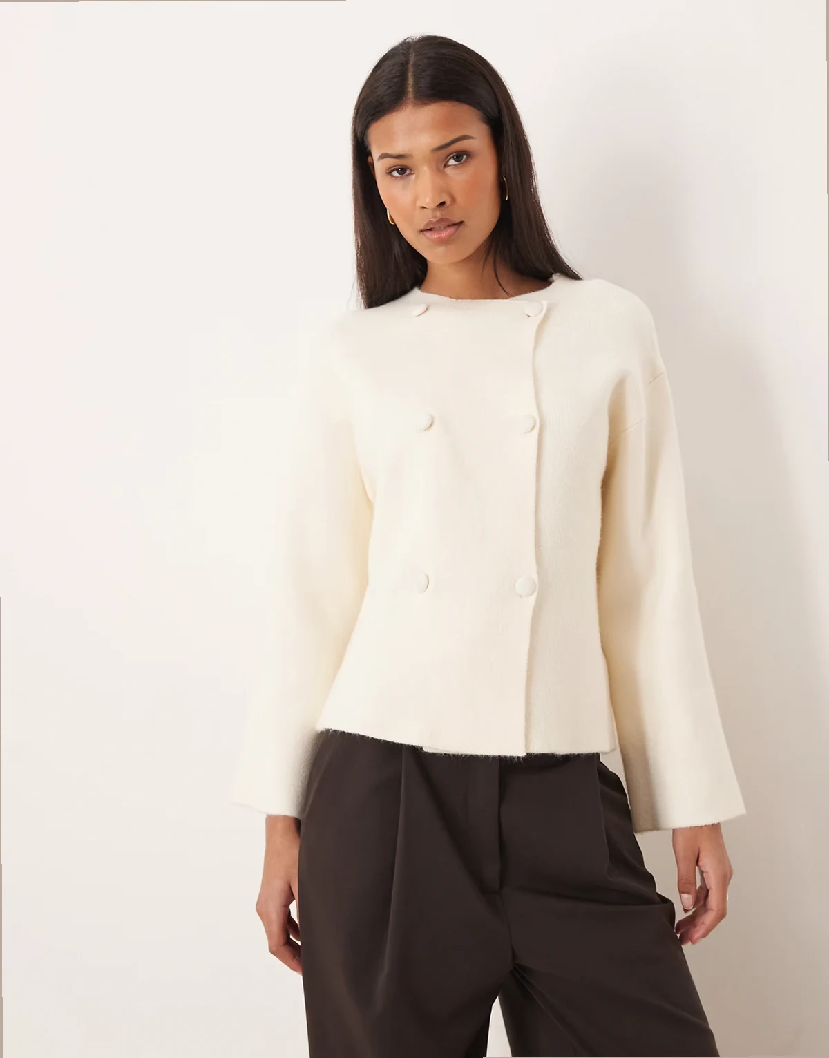 – Strickjacke in Cremeweiß mit Knopfleiste