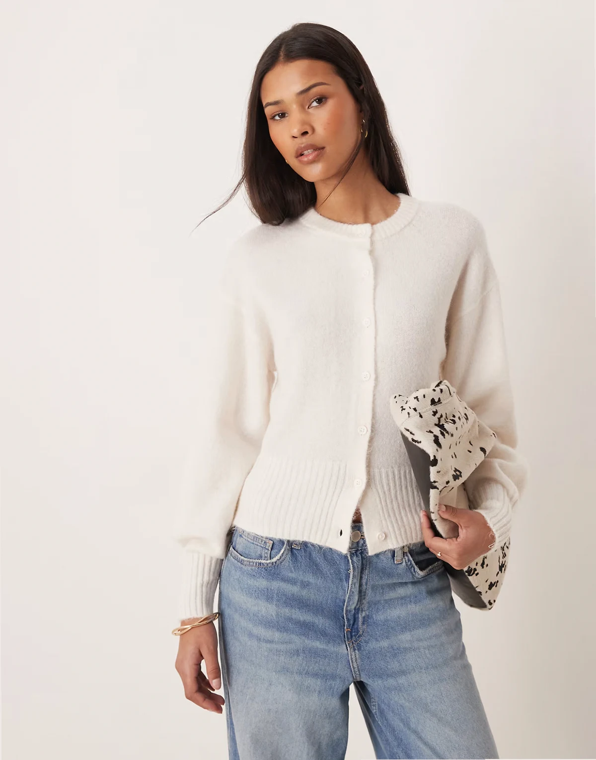 – Kurze Strickjacke aus Alpaka und Wolle in Creme