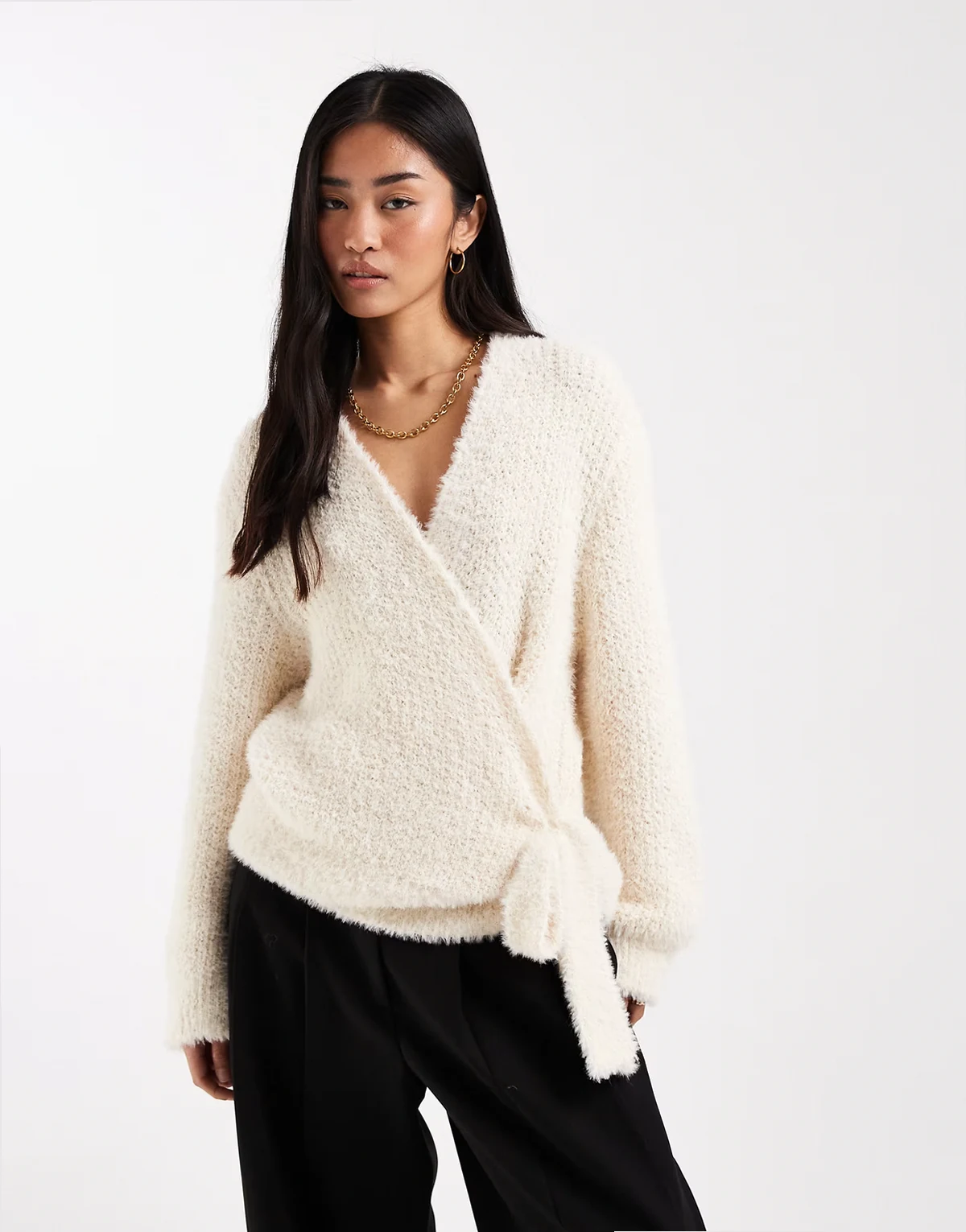 – Wickel-Strickpullover in Creme mit Schleifendetail