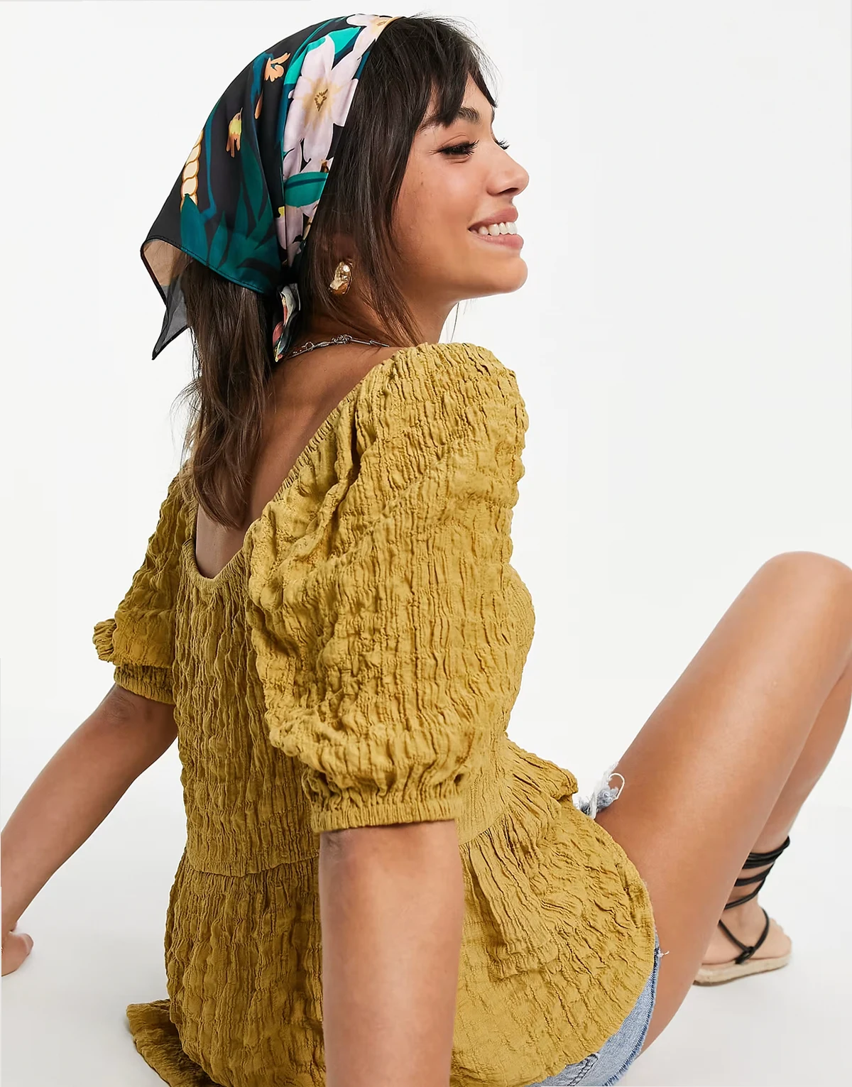 top with square neck and puff sleeves in textured olive